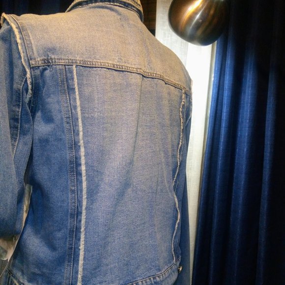 NWT Crave Fame Denim Jacket with Raw Edge Detail Sz L - Picture 6 of 15